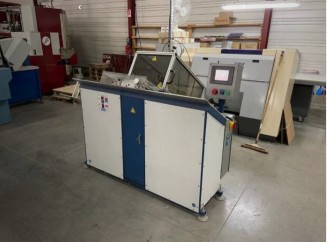 Automatic in-line sewing machine